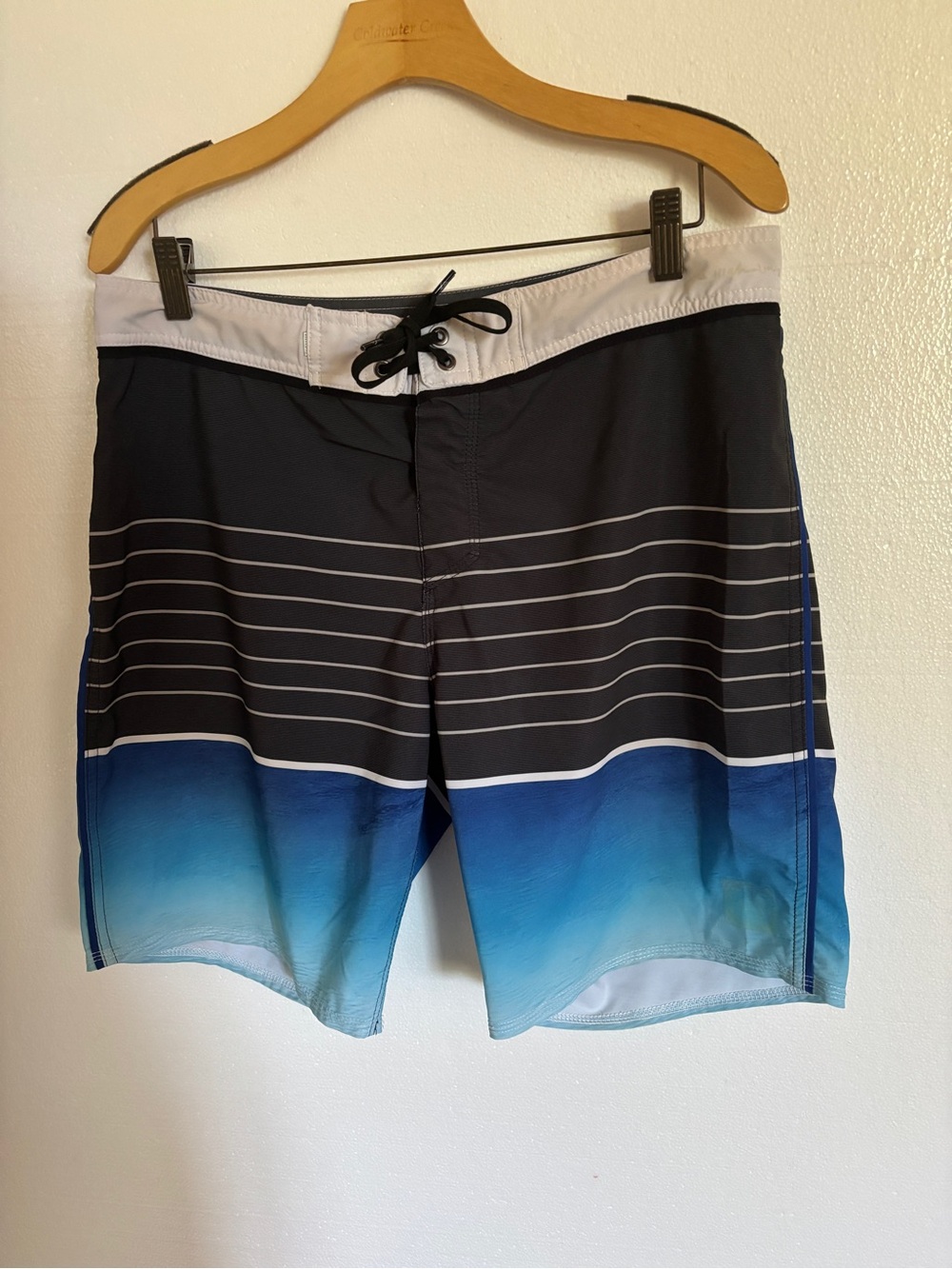 Men's Blue Gradient Stripe Swim Trunks - Drawstring Waist